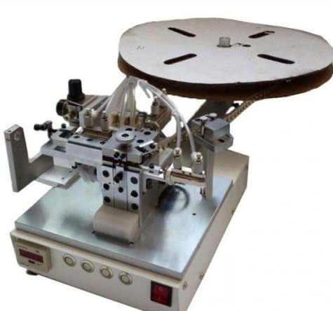 端子機(jī)廠家的壓著機(jī)在穿線時(shí)怎么操作的？